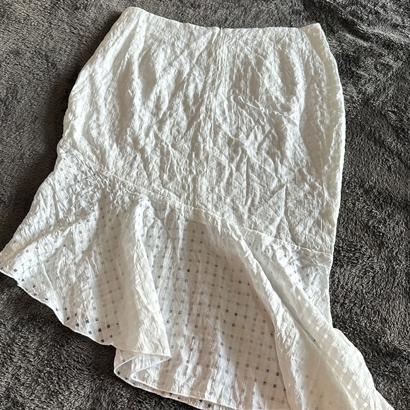 Gorgeous white lined skirt with asymmetrical hemline. Size L - Picture 6 of 6
